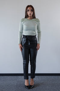Trousers in vegan leather black