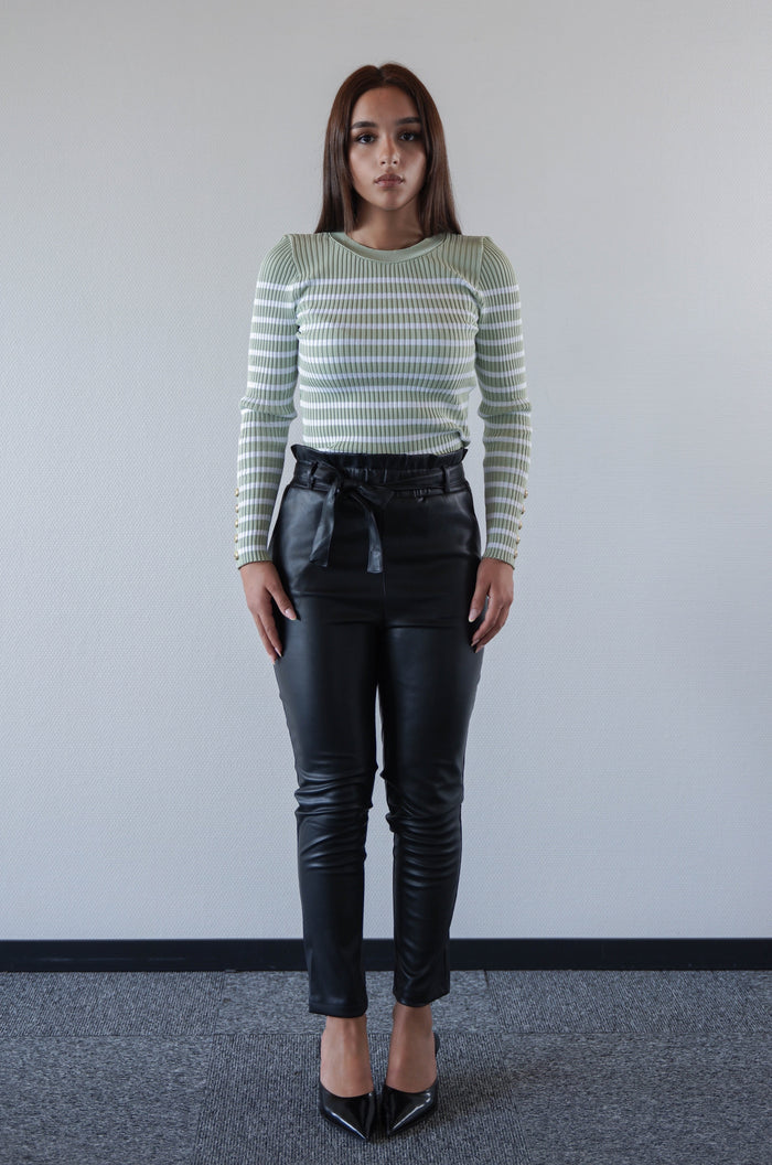 Trousers in vegan leather black