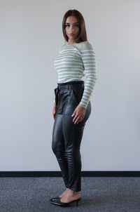 Trousers in vegan leather black