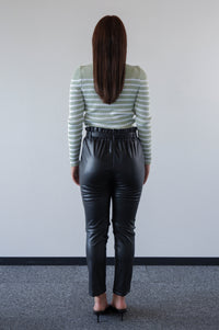 Trousers in vegan leather black