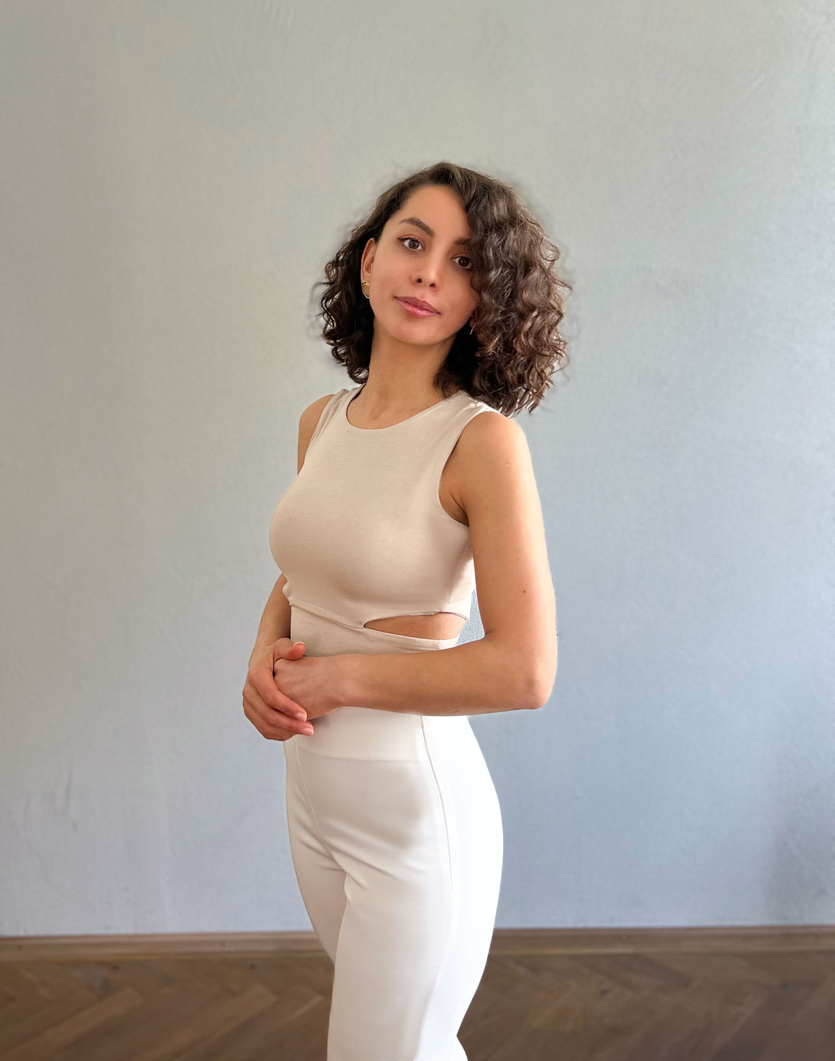 Beige crop-top